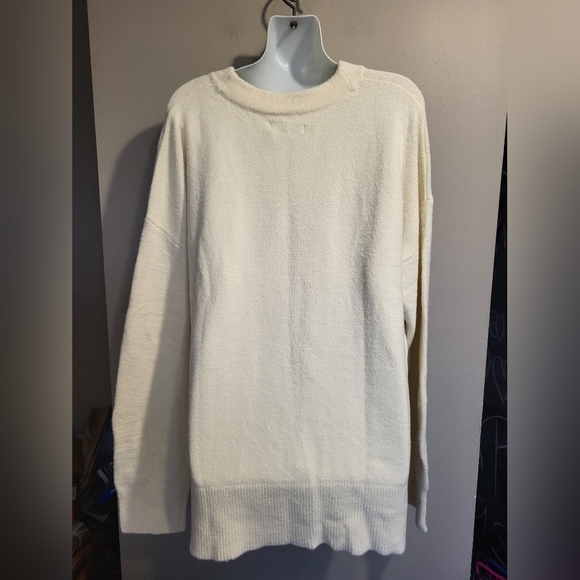 NEW- Elegant Cream Crew Neck Sweater, Sizev XL - Picture 2 of 5